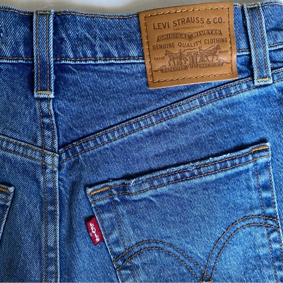 Levi’s ribcage jean shorts - Picture 6 of 7